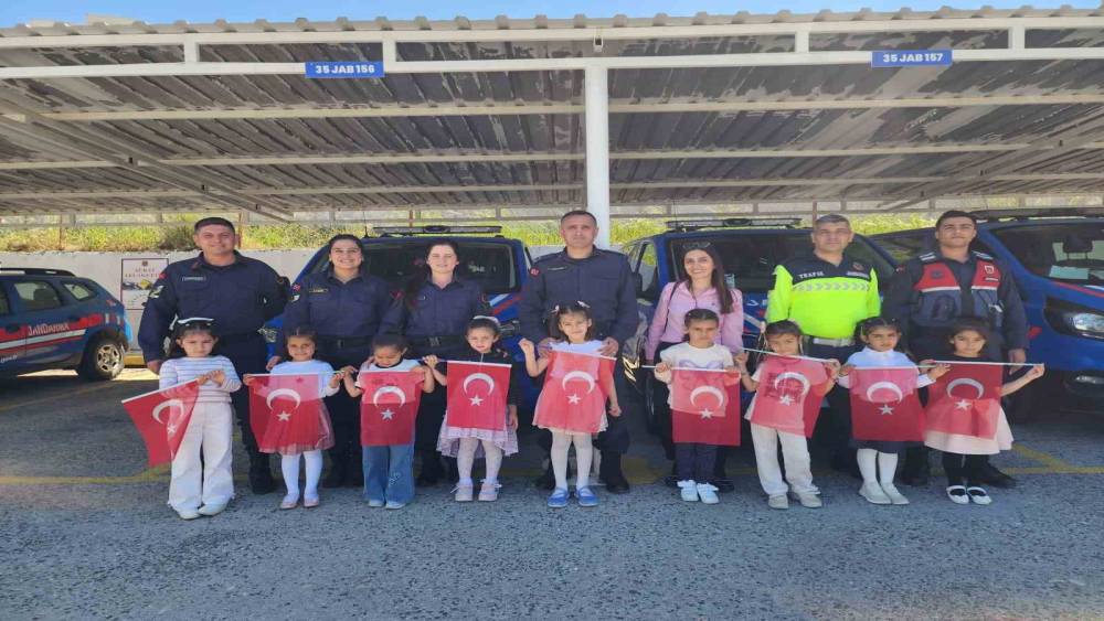 Aliağa&rsquo;da, minik &ouml;ğrenciler Jandarmayı yakından tanıdı
