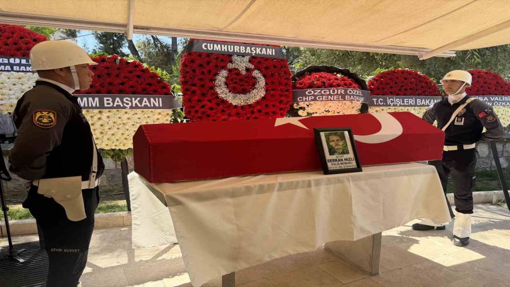 Şehit polisin cenazesinde g&ouml;zyaşları sel oldu
