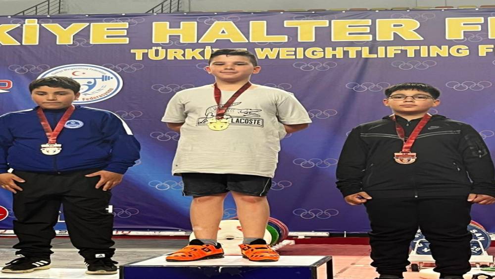 Halterde Mustafa Uyan T&uuml;rkiye Şampiyonu oldu
