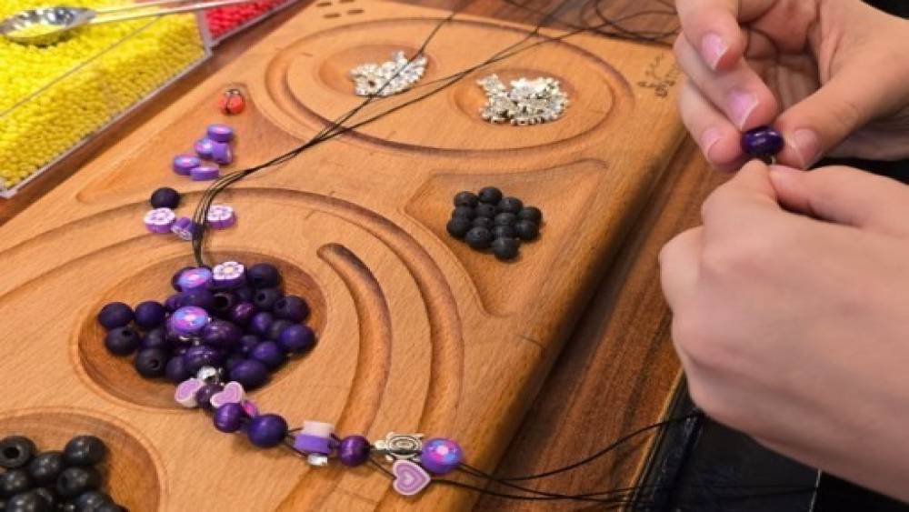 Şehzadeler&rsquo;de minik eller takı tasarlayacak
