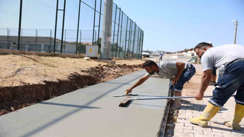 Didim Belediyesi ekipleri daha g&uuml;venli yaya ulaşımı i&ccedil;in sahada
