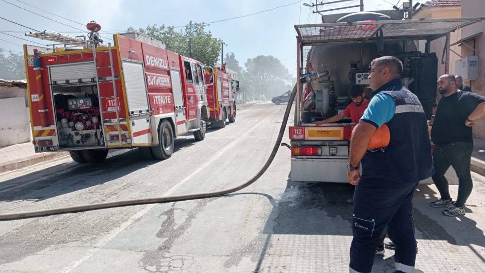Bah&ccedil;e temizliği i&ccedil;in yakılan ateş evi k&uuml;le &ccedil;evirdi, depoda patlayan t&uuml;pler korkuya neden oldu
