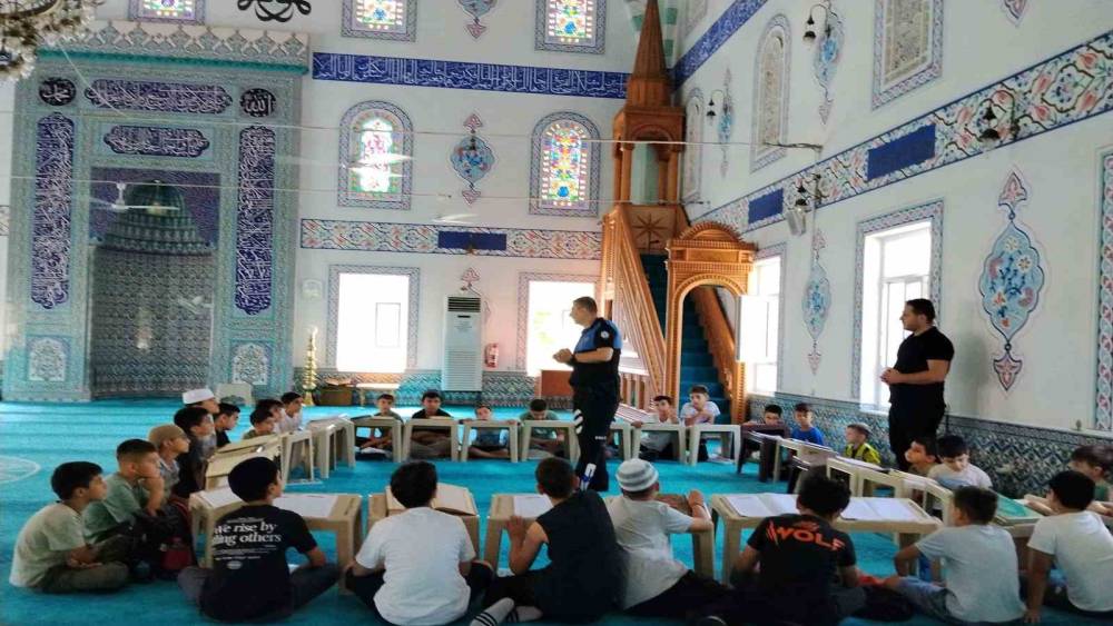 Polislerden &ccedil;ocuklara hayat kurtaran bilgiler
