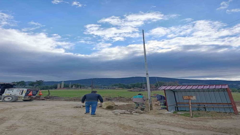 Bayrak direğinin ipini &ccedil;aldılar
