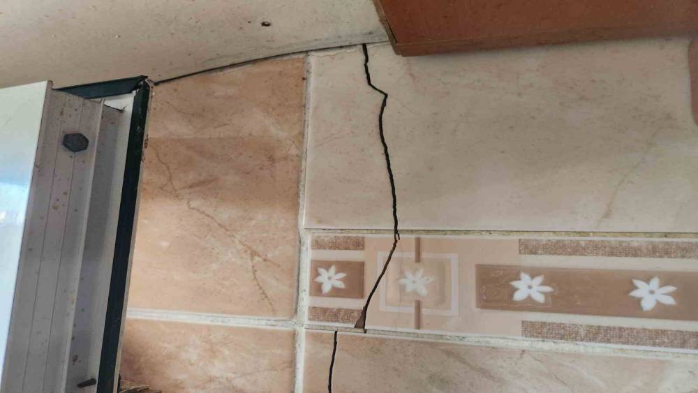 Urla&rsquo;da &ouml;nlem alınmadan yapılan temel kazısı faciaya neden oluyordu
