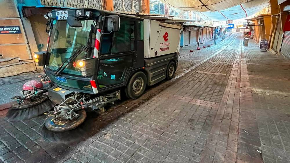 Efeler&rsquo;de tarihi &ccedil;arşılar ve sokaklar temizlendi
