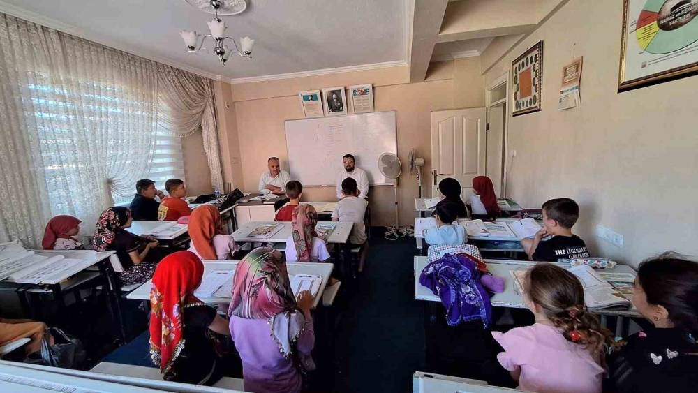M&uuml;ft&uuml; G&uuml;venir&rsquo;den yaz Kur&rsquo;an kurslarına moral ziyareti
