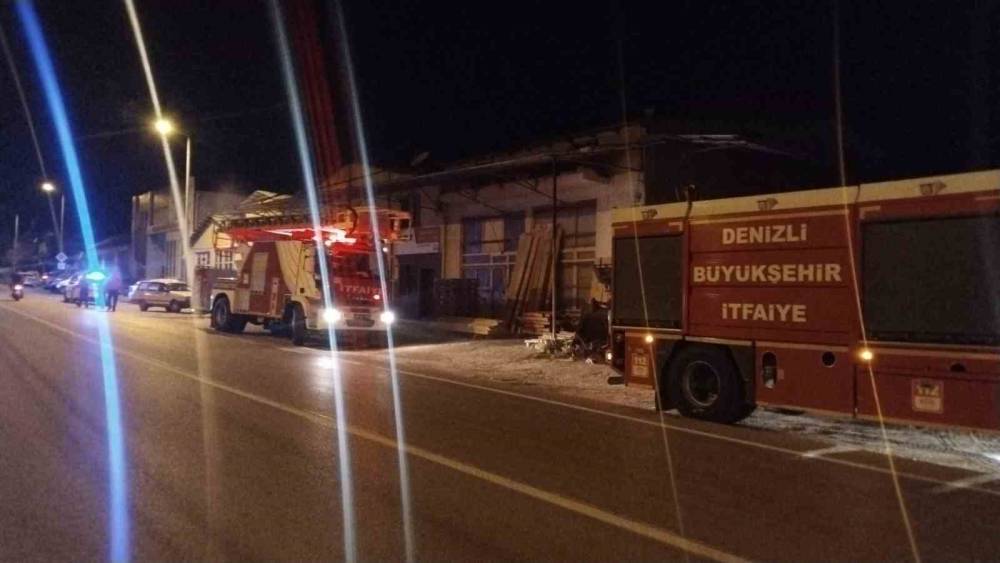 Marangozhanede &ccedil;ıkan yangın paniğe neden oldu
