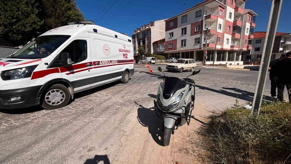Tavşanlı&rsquo;da otomobil ile motosiklet &ccedil;arpıştı: 2 yaralı
