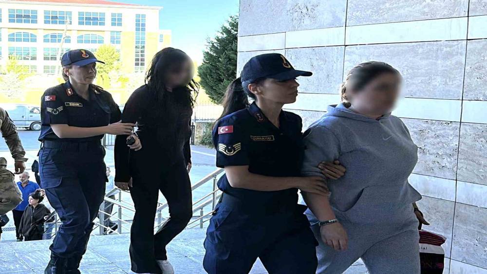 Uşak&rsquo;ta belediye şirketlerinde sigortalı g&ouml;sterilip Yalım&rsquo;ın işletmelerinde &ccedil;alıştıkları tespit edilen 15 ş&uuml;pheli adliyeye sevk edildi
