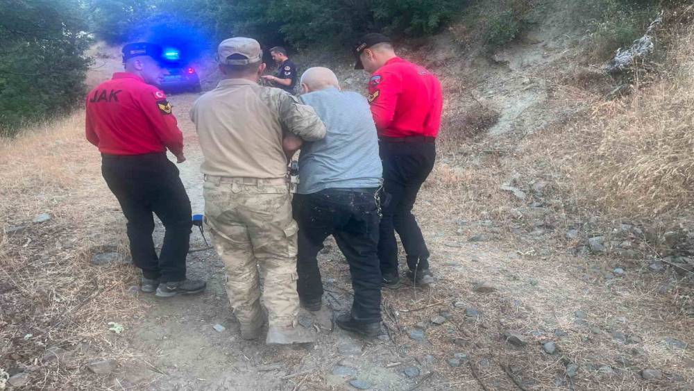 Kaybolan Alzheimer hastası yaşlı adam sağ olarak bulundu
