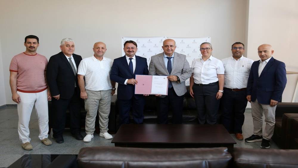 Karate antren&ouml;rl&uuml;ğ&uuml;nde bir ilk
