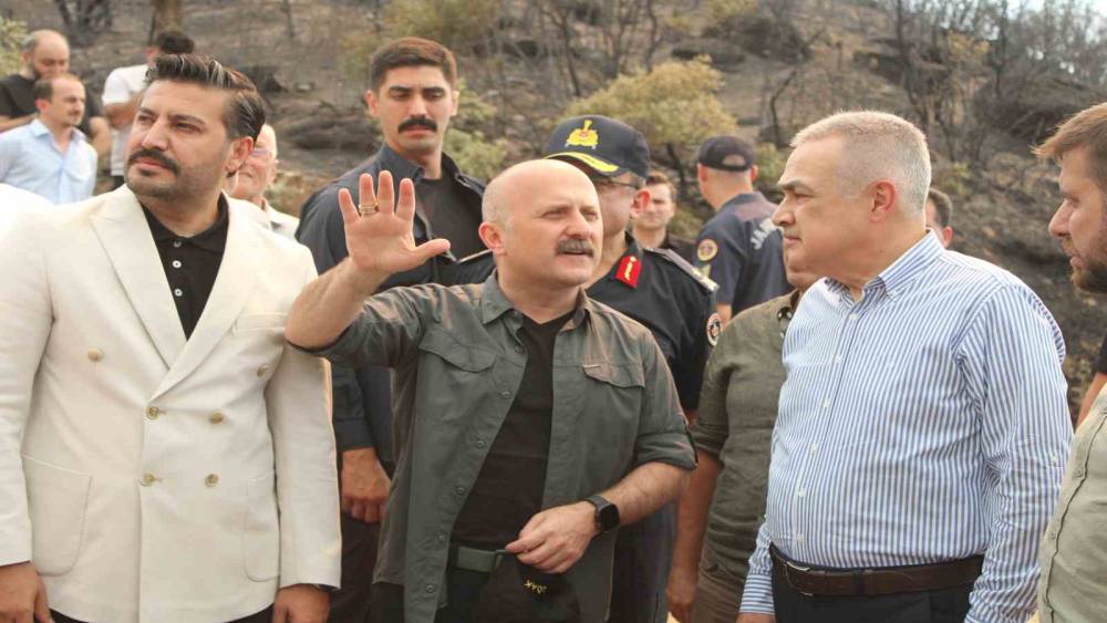 Vali Varol: "Yangını tamamen kontrol altına almak i&ccedil;in 805 personel sahada g&ouml;rev yapıyor"
