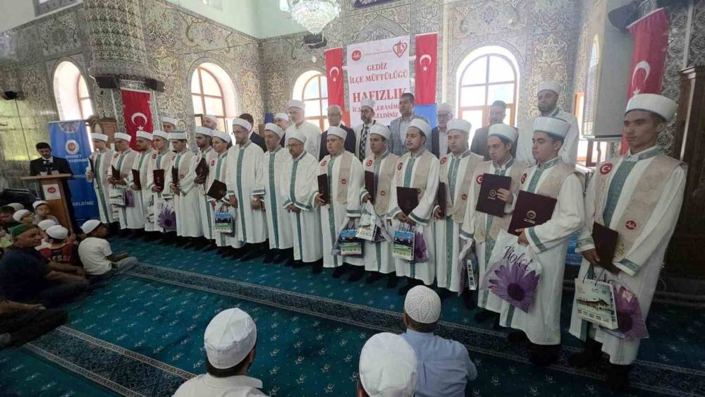 K&uuml;tahya&rsquo;da 15 hafız i&ccedil;in icazet merasimi
